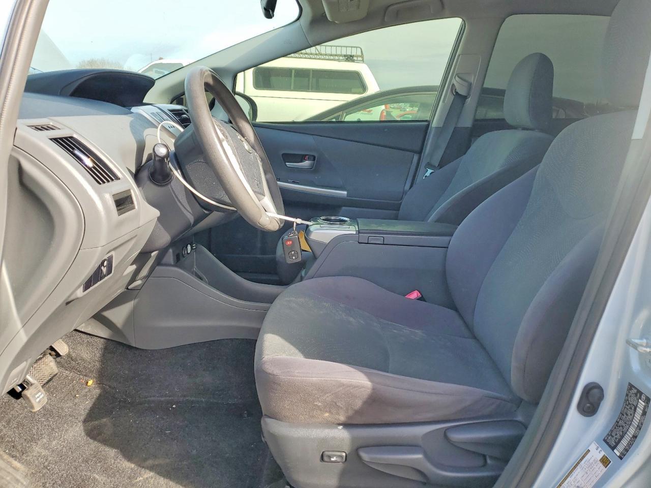 2014 Toyota Prius V - Фото 7