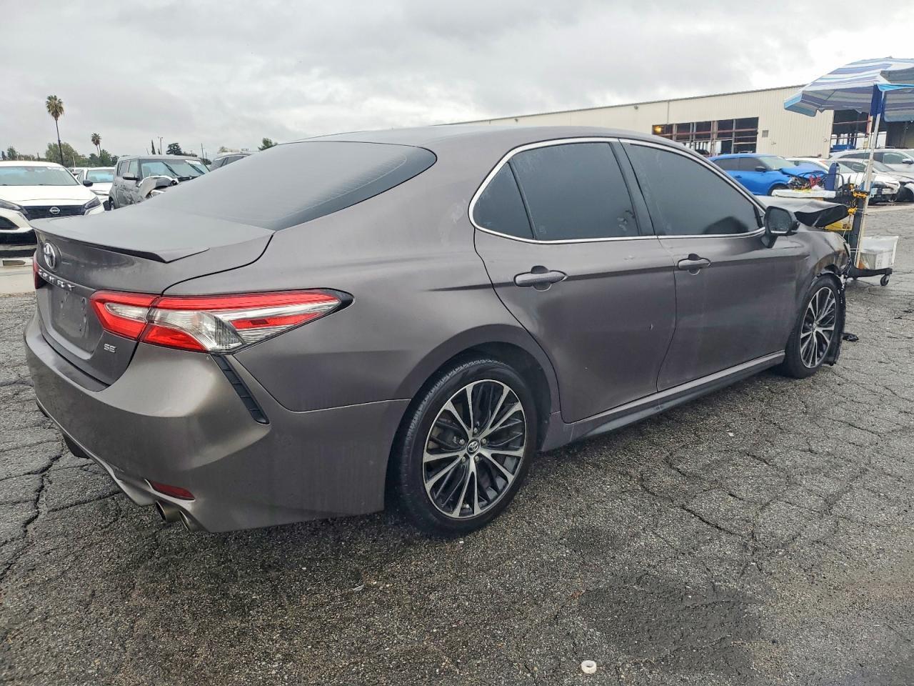 2018 Toyota Camry Se - Image 3