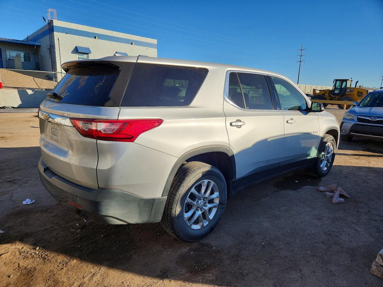 2021 Chevrolet Traverse Ls - Фото 3