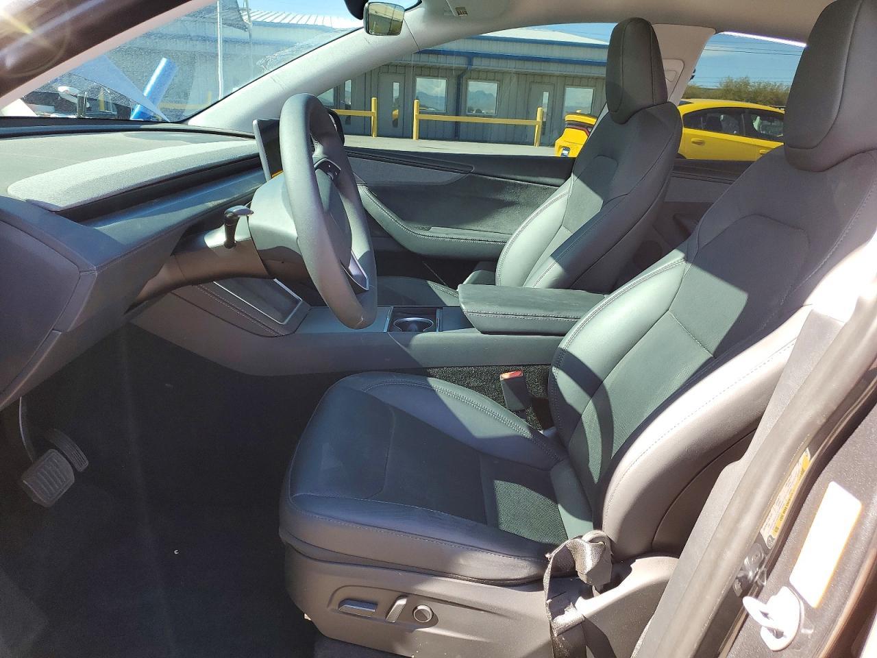 2026 Tesla Model Y - Фото 7