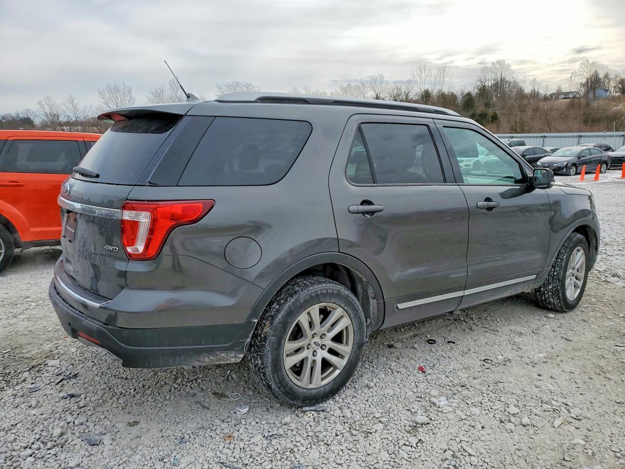 2018 Ford Explorer Xlt - Фото 3