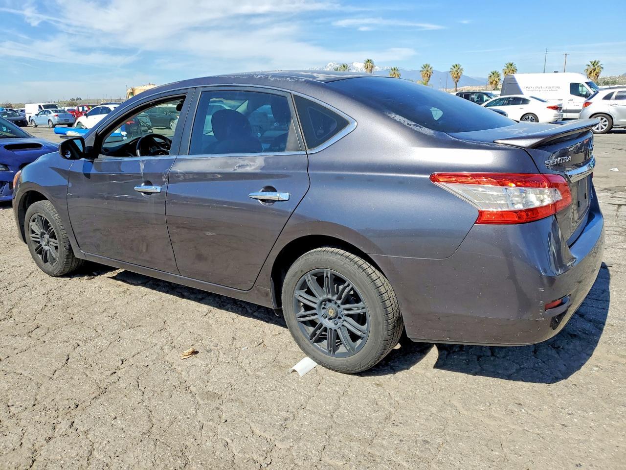 2014 Nissan Sentra S - Фото 2