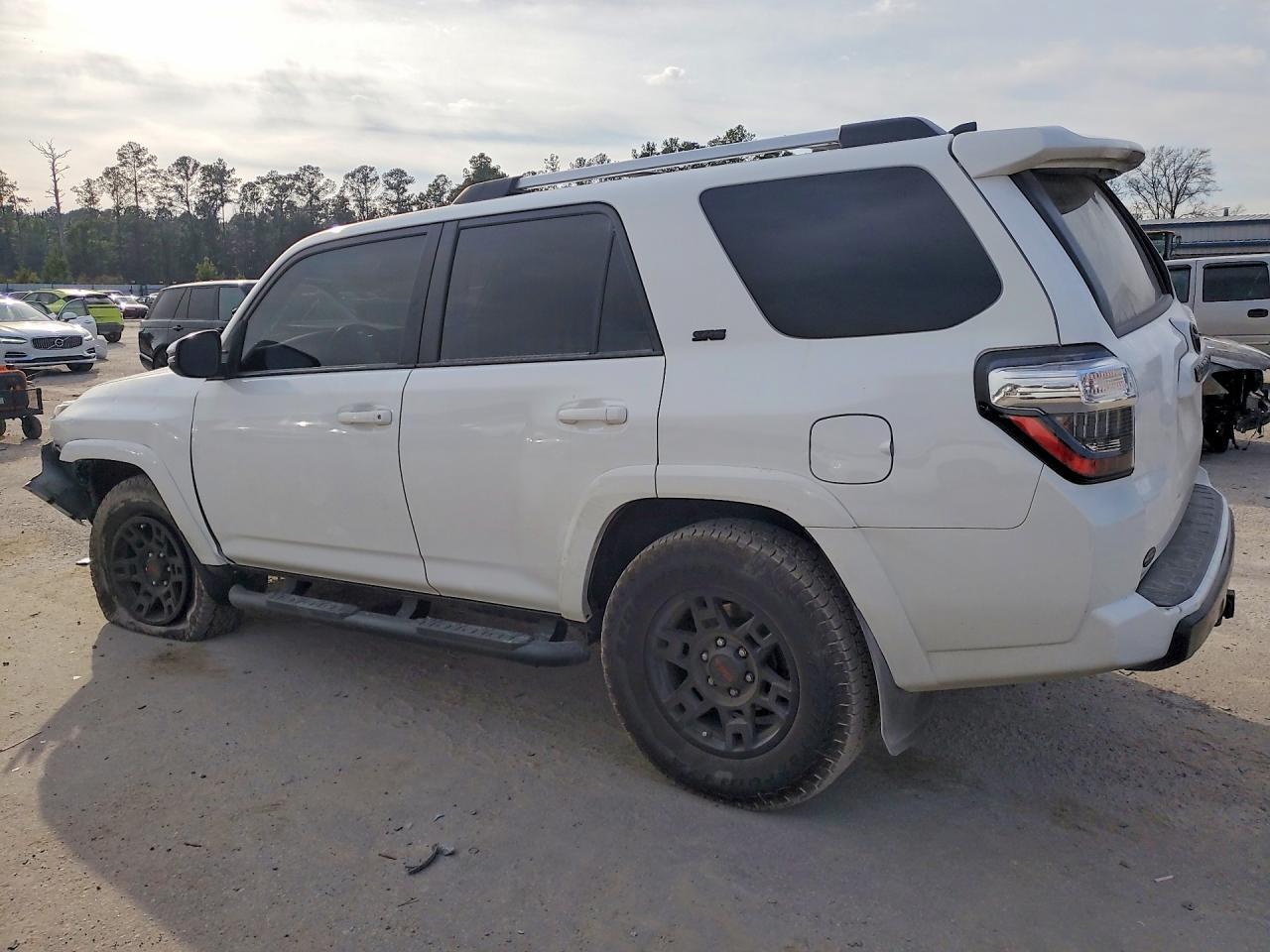 2022 Toyota 4Runner Sr5 Premium - Image 2
