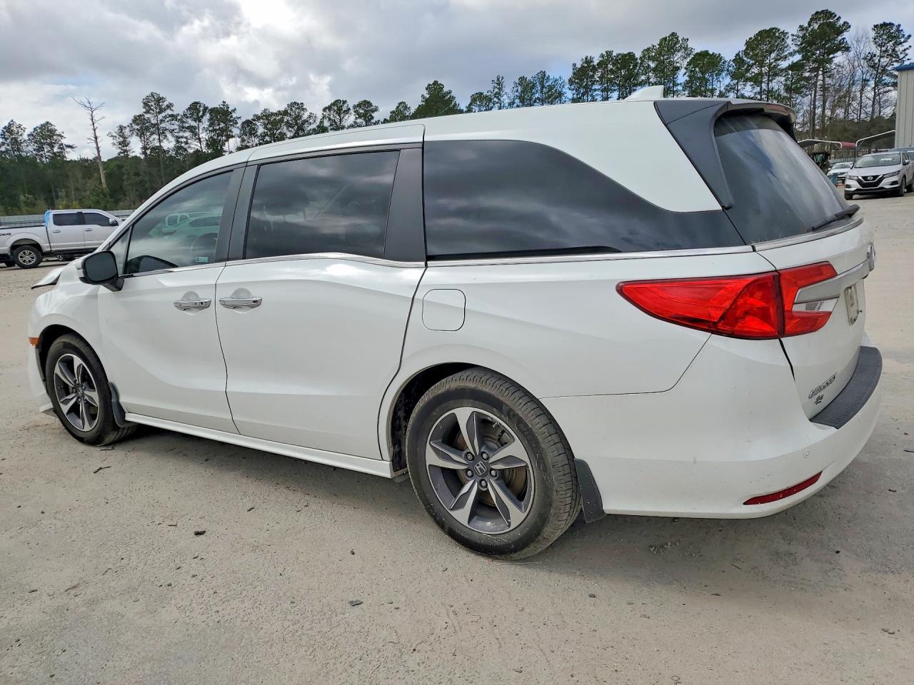 2020 Honda Odyssey Touring - Фото 2