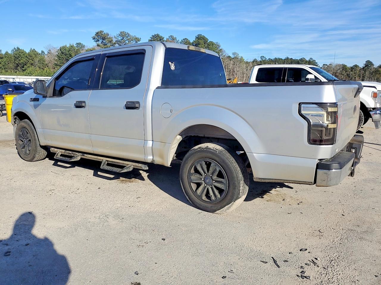2015 Ford F150 Supercrew - Фото 2