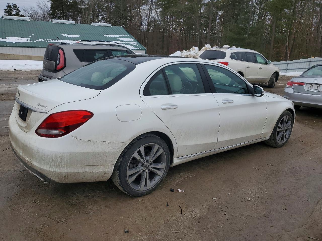 2018 Mercedes-Benz C 300 4Matic - Фото 3