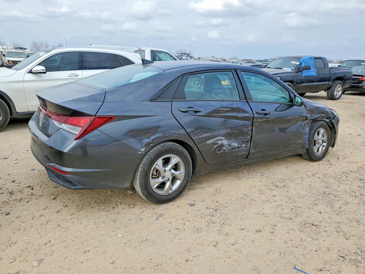 2021 Hyundai Elantra Se - Фото 3