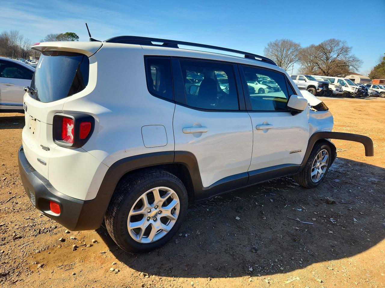 2018 Jeep Renegade Latitude - Image 3
