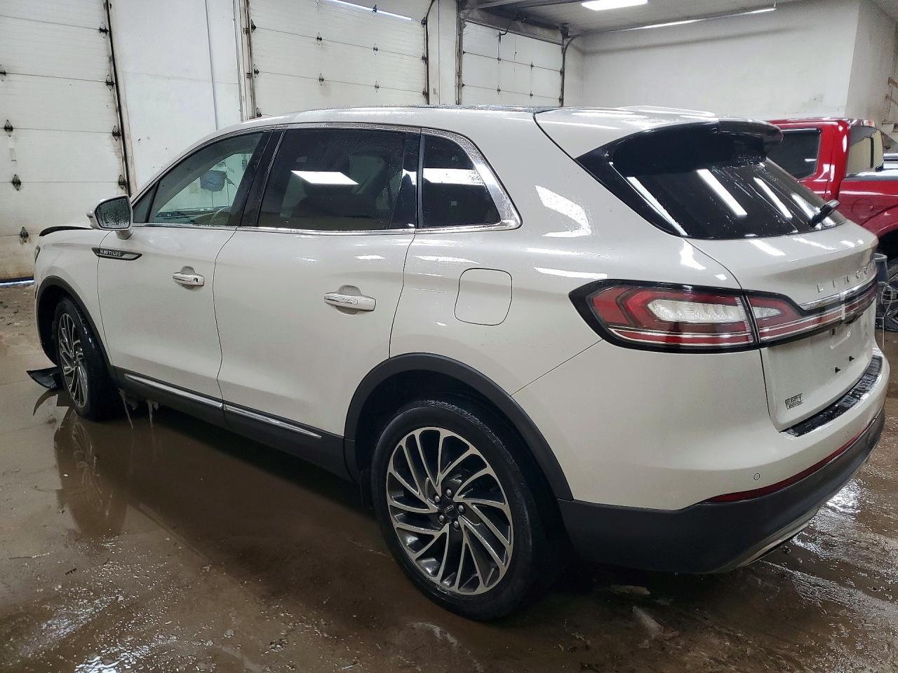 2019 Lincoln Nautilus Reserve - Image 2