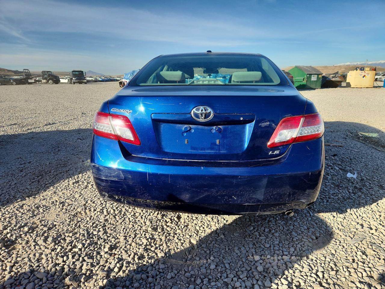 2010 Toyota Camry Le - Фото 6