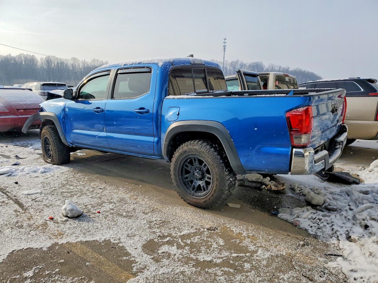 2016 Toyota Tacoma - Image 2