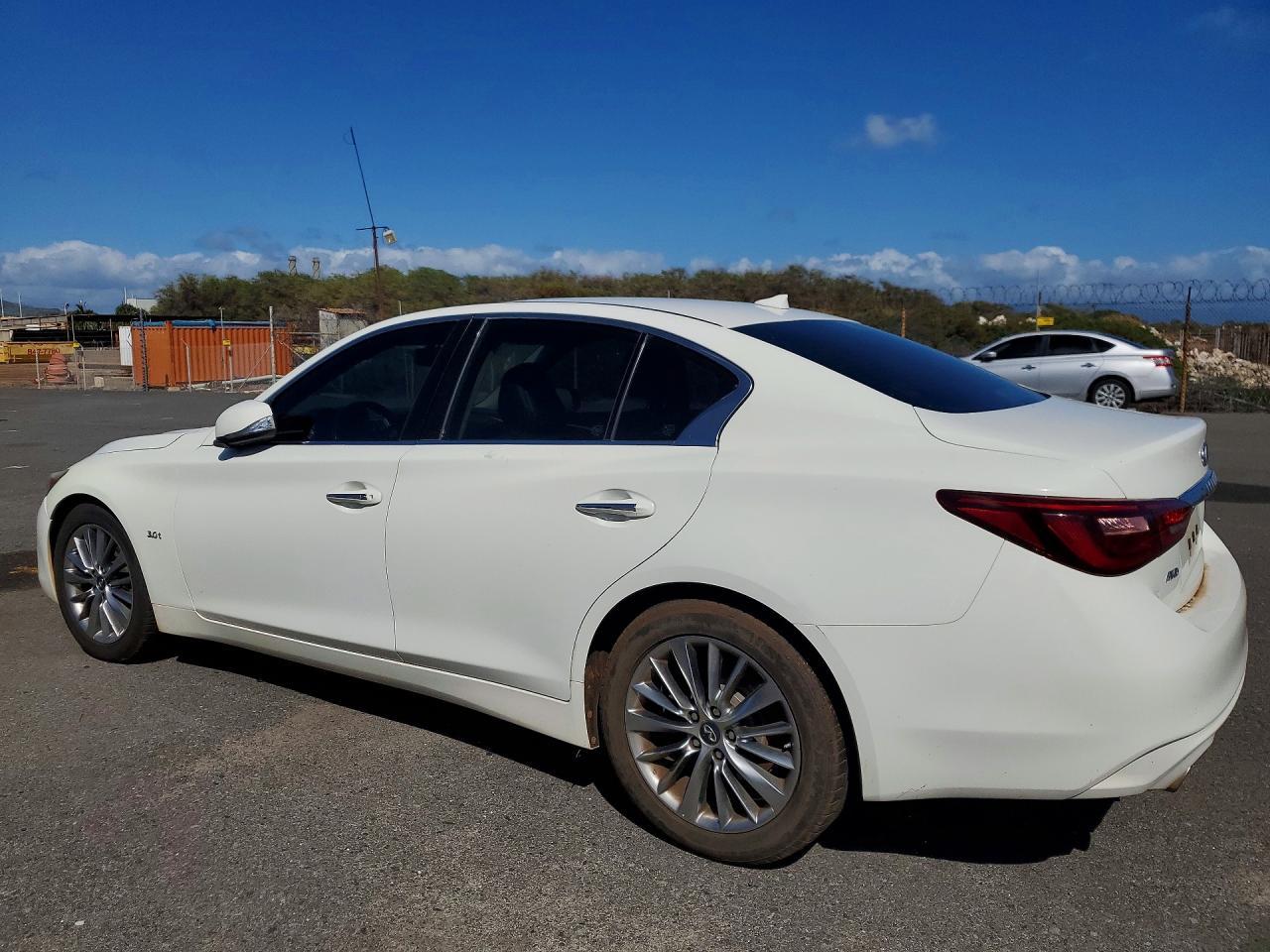 2018 Infiniti Q50 Luxe - Фото 2