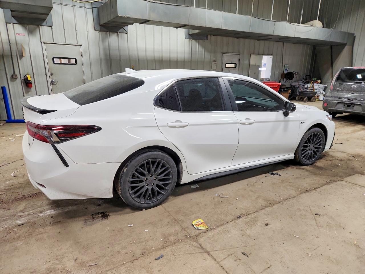 2024 Toyota Camry Se - Image 3
