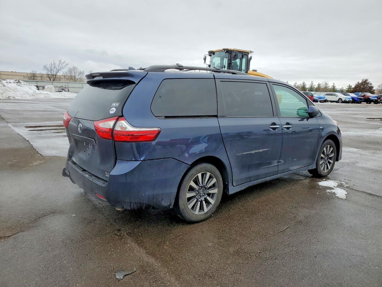 2018 Toyota Sienna Xle - Фото 3