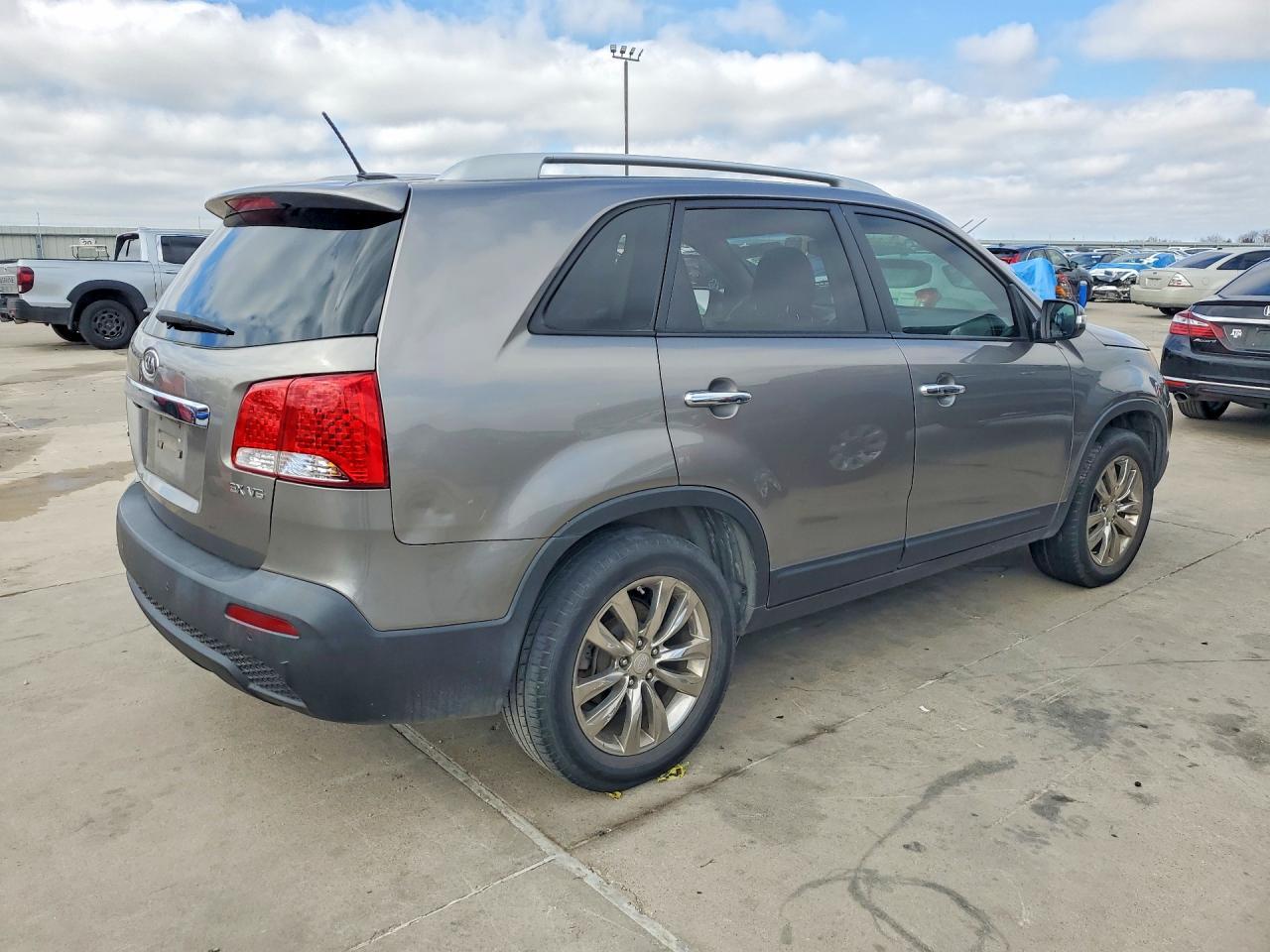 2011 Kia Sorento Ex - Image 3