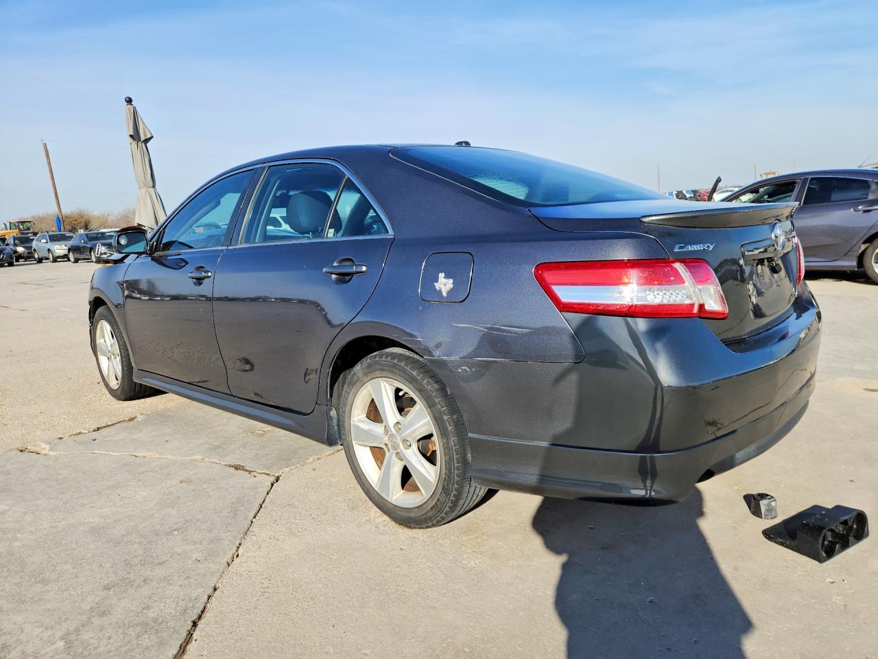 2011 Toyota Camry Se - Фото 2