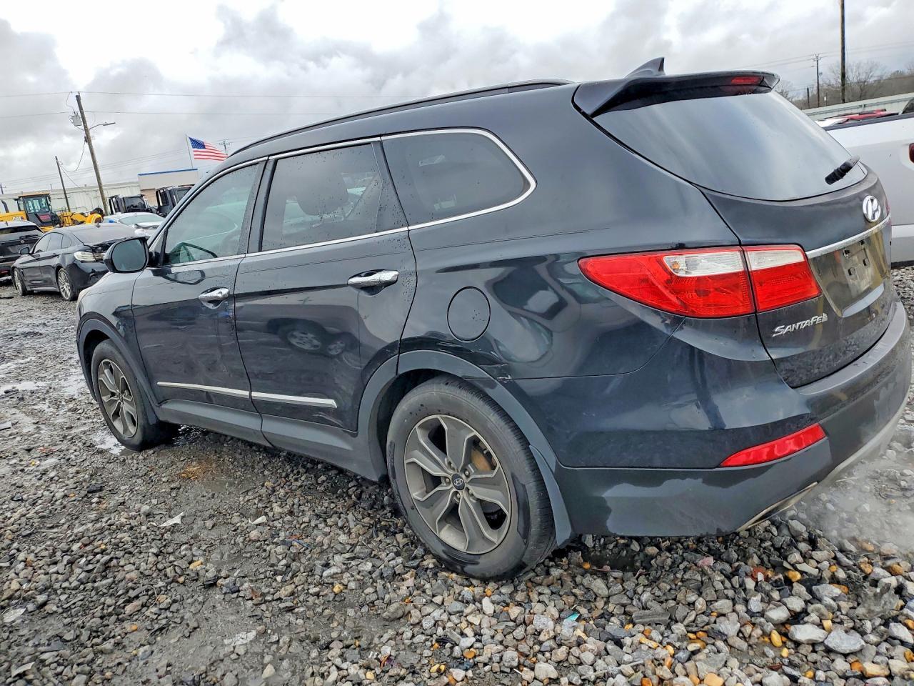 2014 Hyundai Santa Fe Gls - Image 2
