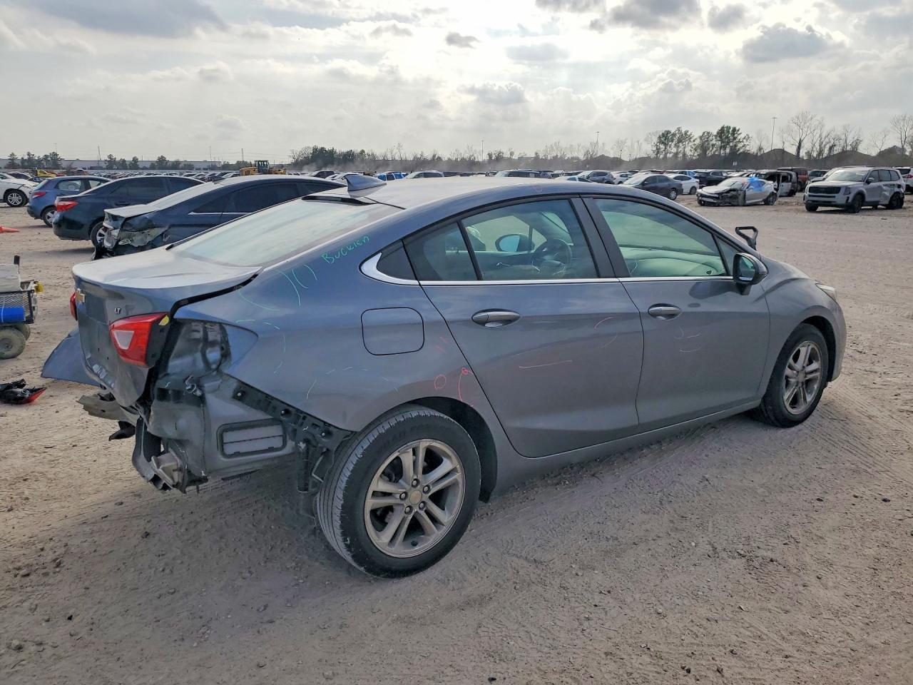 2018 Chevrolet Cruze Lt - Фото 3
