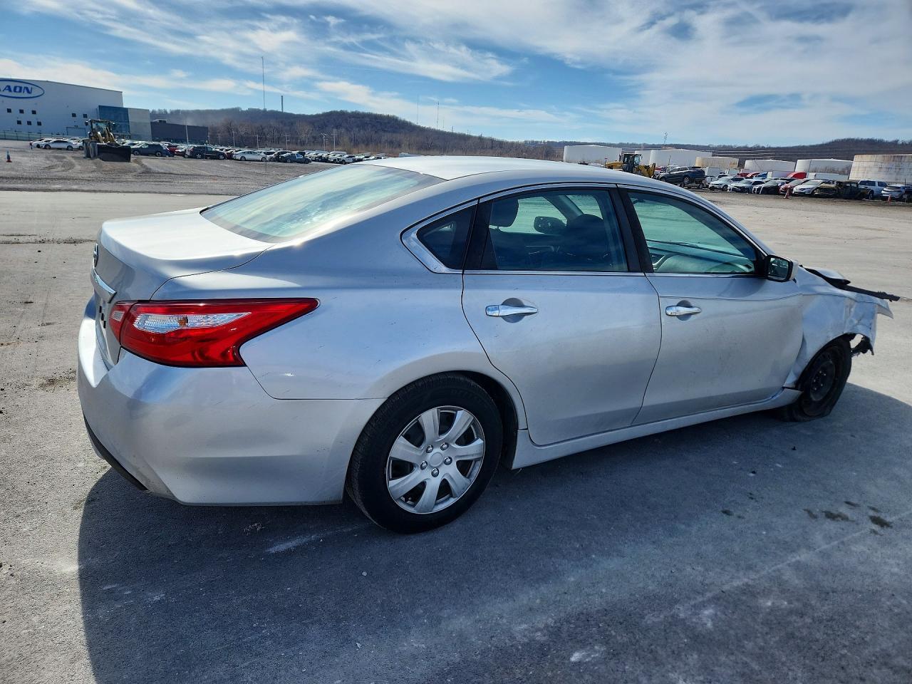 2016 Nissan Altima 2.5 - Фото 3