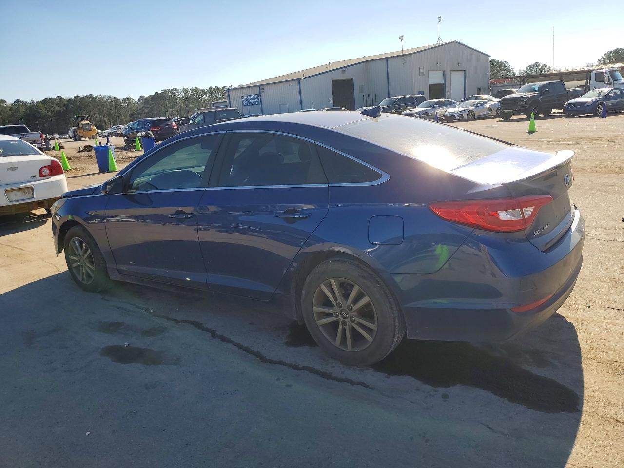 2017 Hyundai Sonata Se - Image 2