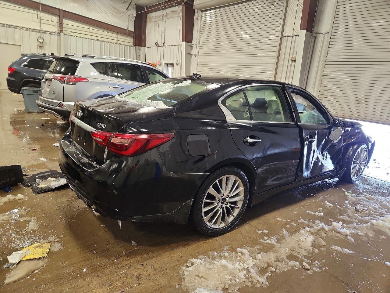2019 Infiniti Q50 3.0T Luxe - Фото 3