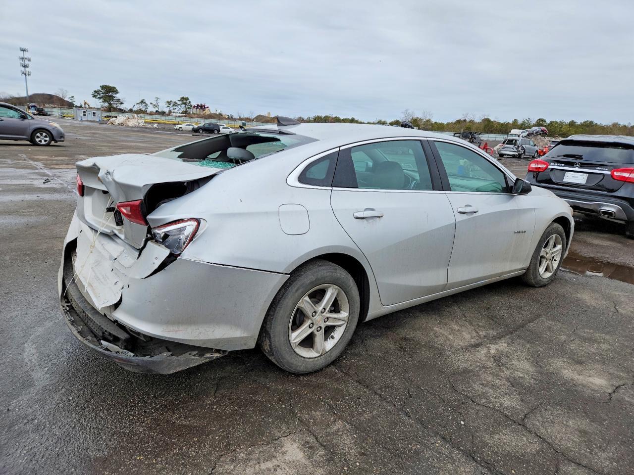 2020 Chevrolet Malibu Ls - Фото 3