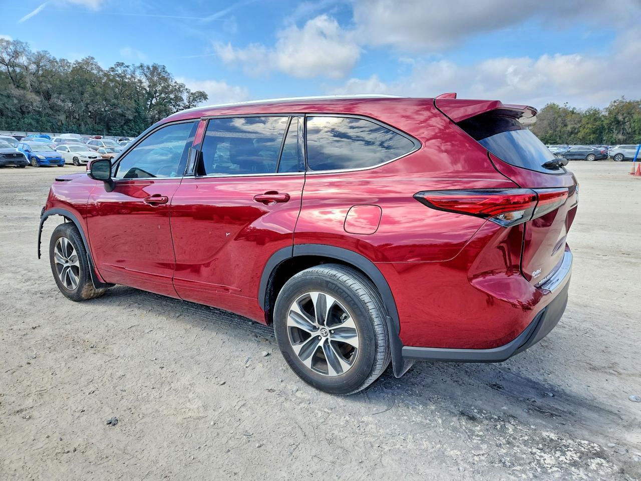 2022 Toyota Highlander Xle - Image 2