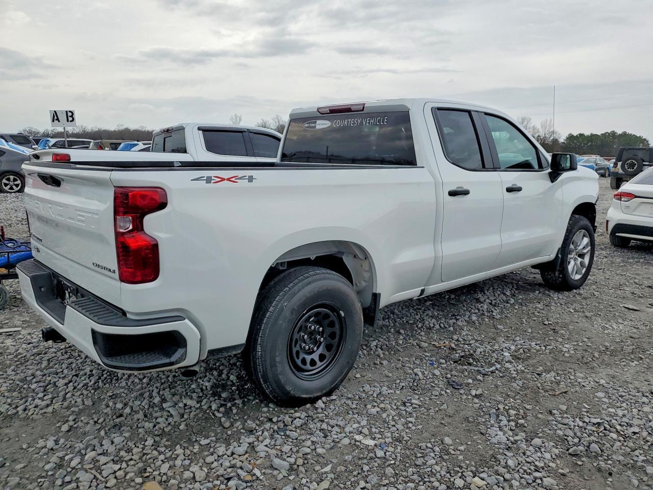 2026 Chevrolet Silverado K1500 Custom - Фото 3