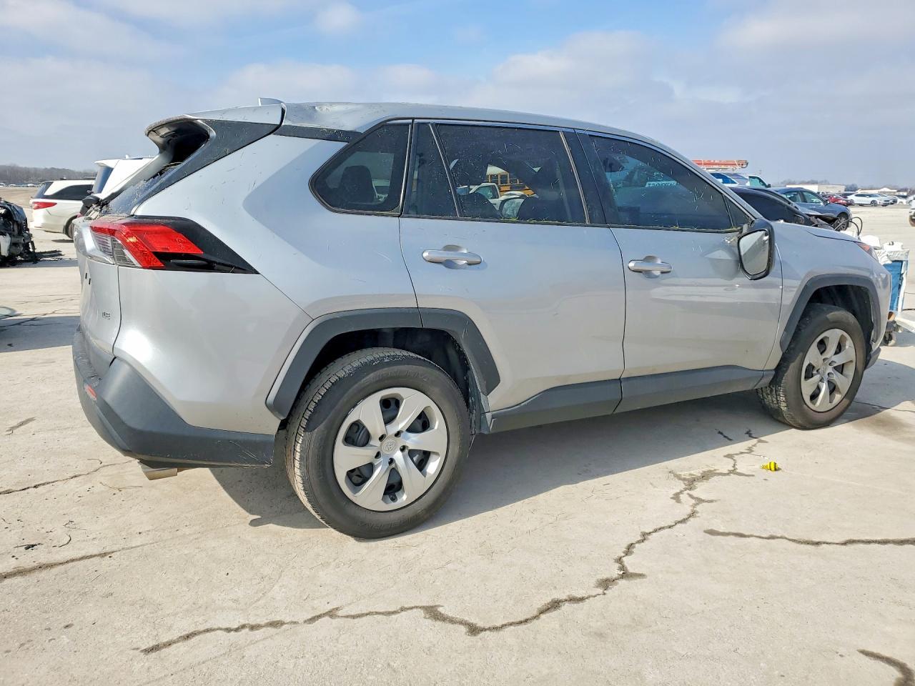 2022 Toyota Rav4 Le - Фото 3