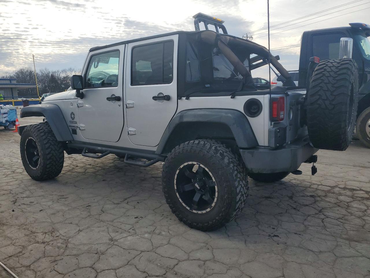 2010 Jeep Wrangler Unlimited Sport - Фото 2