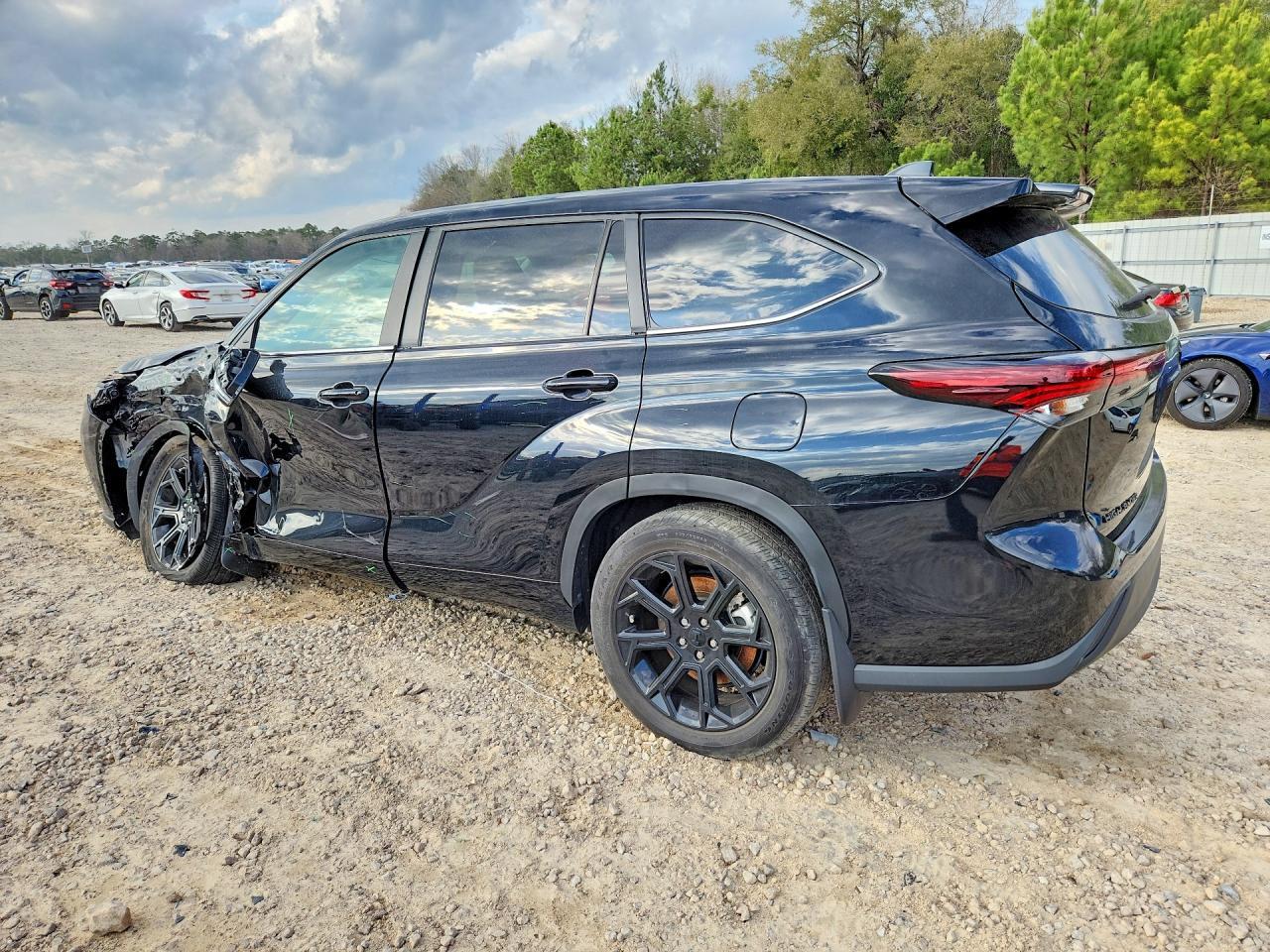 2024 Toyota Highlander Le - Фото 2