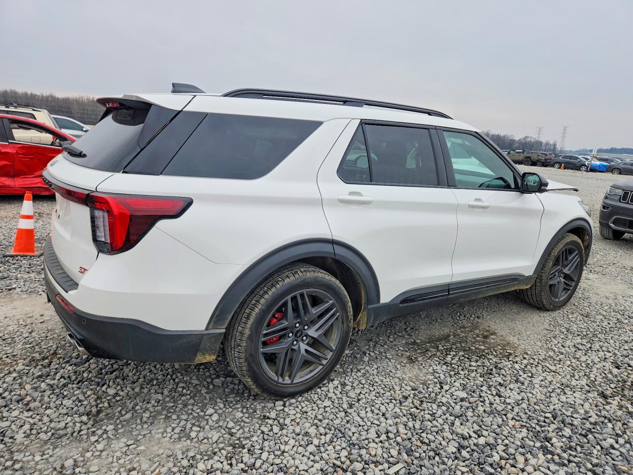 2025 Ford Explorer St - Фото 3