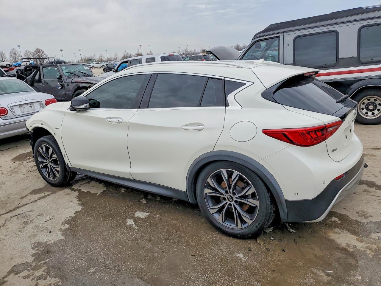 2018 Infiniti Qx30 Base - Фото 2