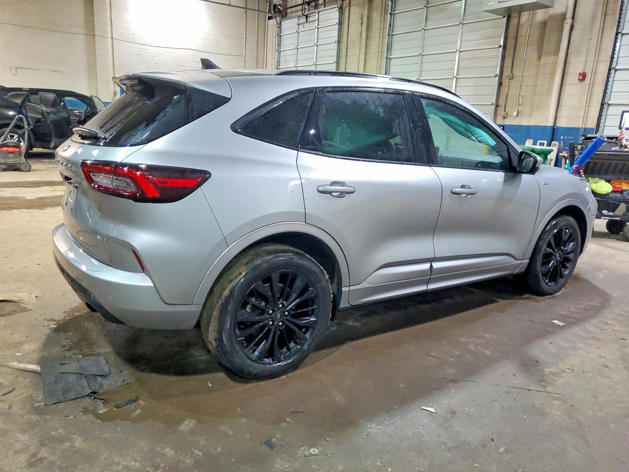 2023 Ford Escape St Line Elite - Фото 3