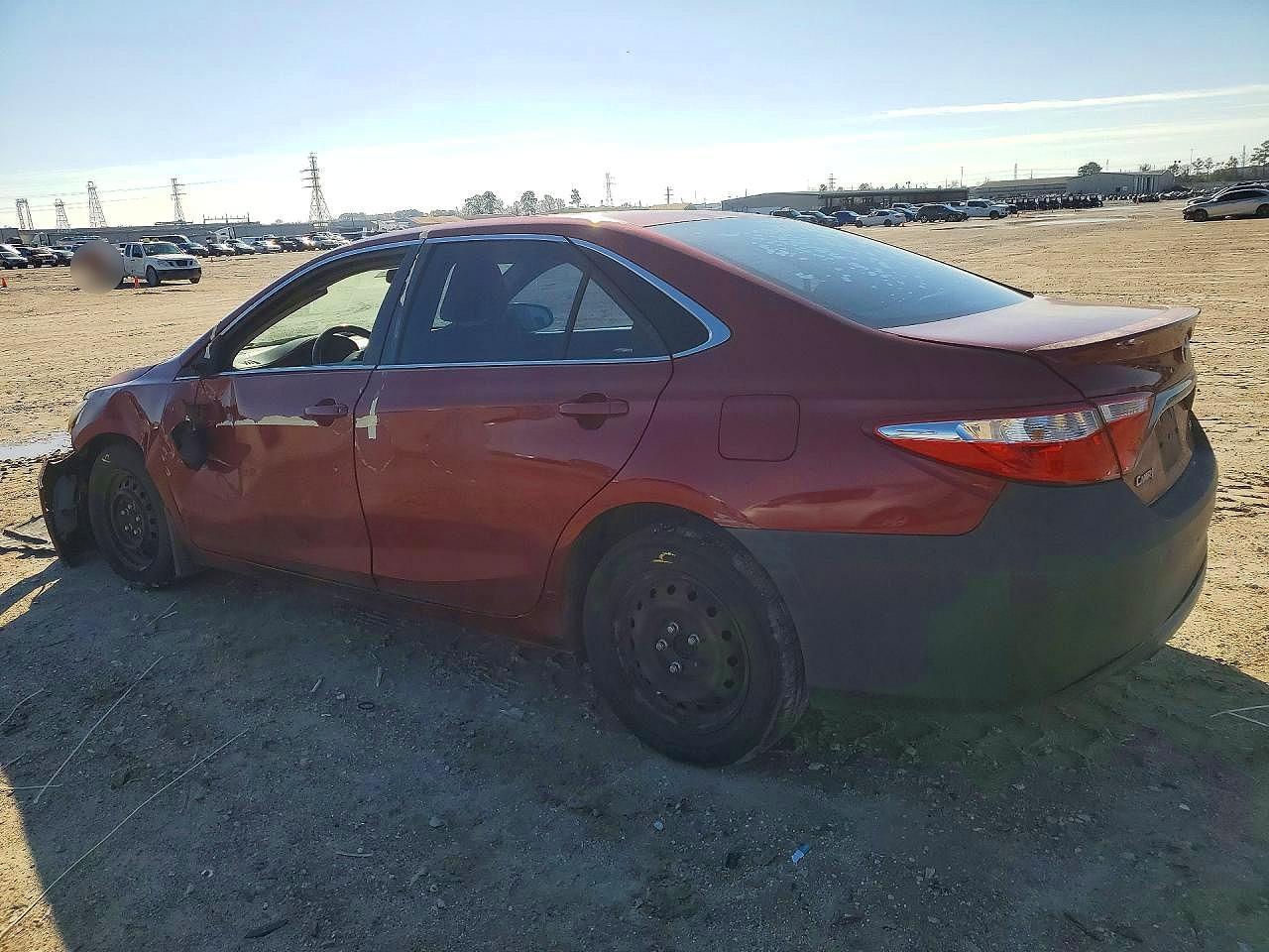 2015 Toyota Camry Le - Фото 2