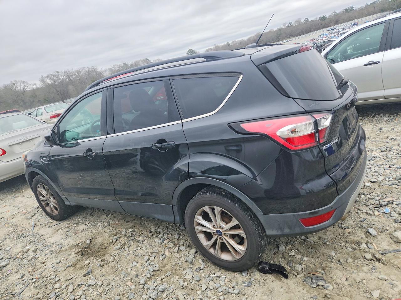 2017 Ford Escape Se - Фото 2
