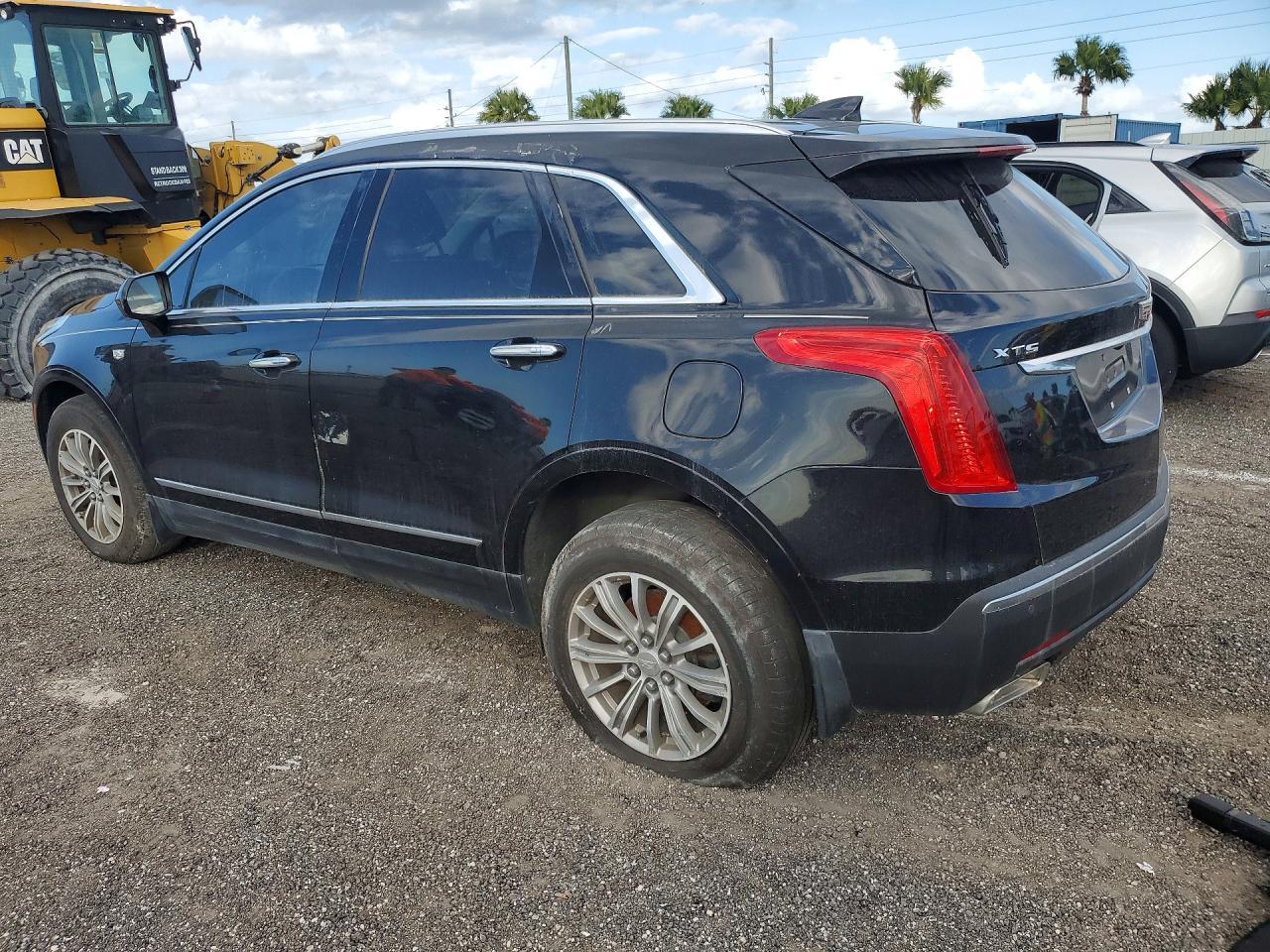 2017 Cadillac Xt5 Premium Luxury - Image 2