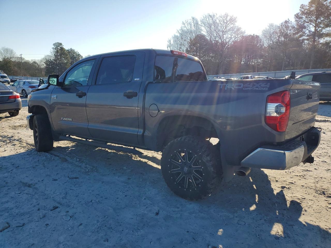 2015 Toyota Tundra Crewmax Sr5 - Image 2