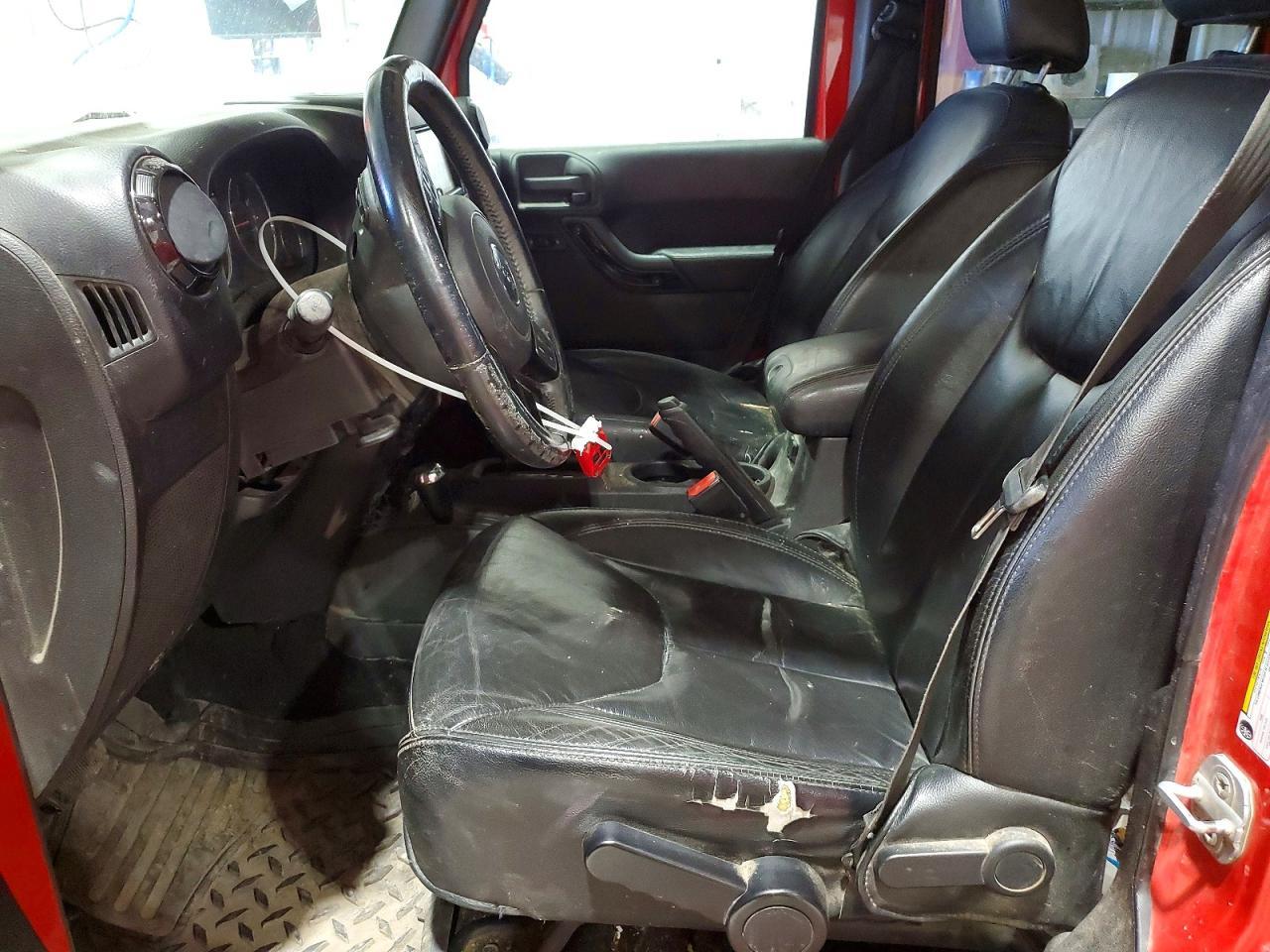 2014 Jeep Wrangler Unlimited Sahara - Image 7