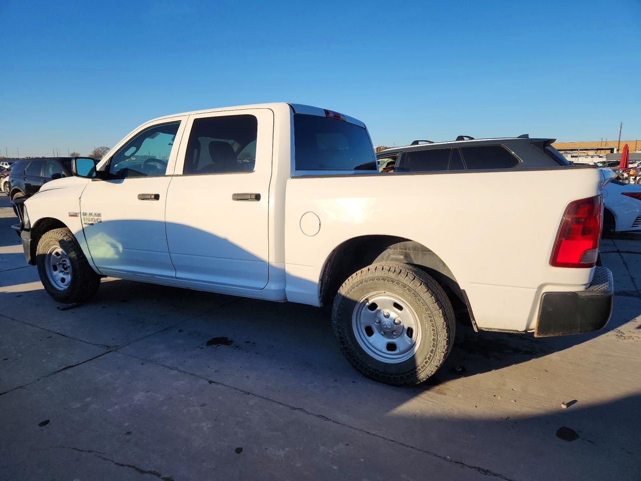 2019 Ram 1500 Classic Tradesman - Фото 2