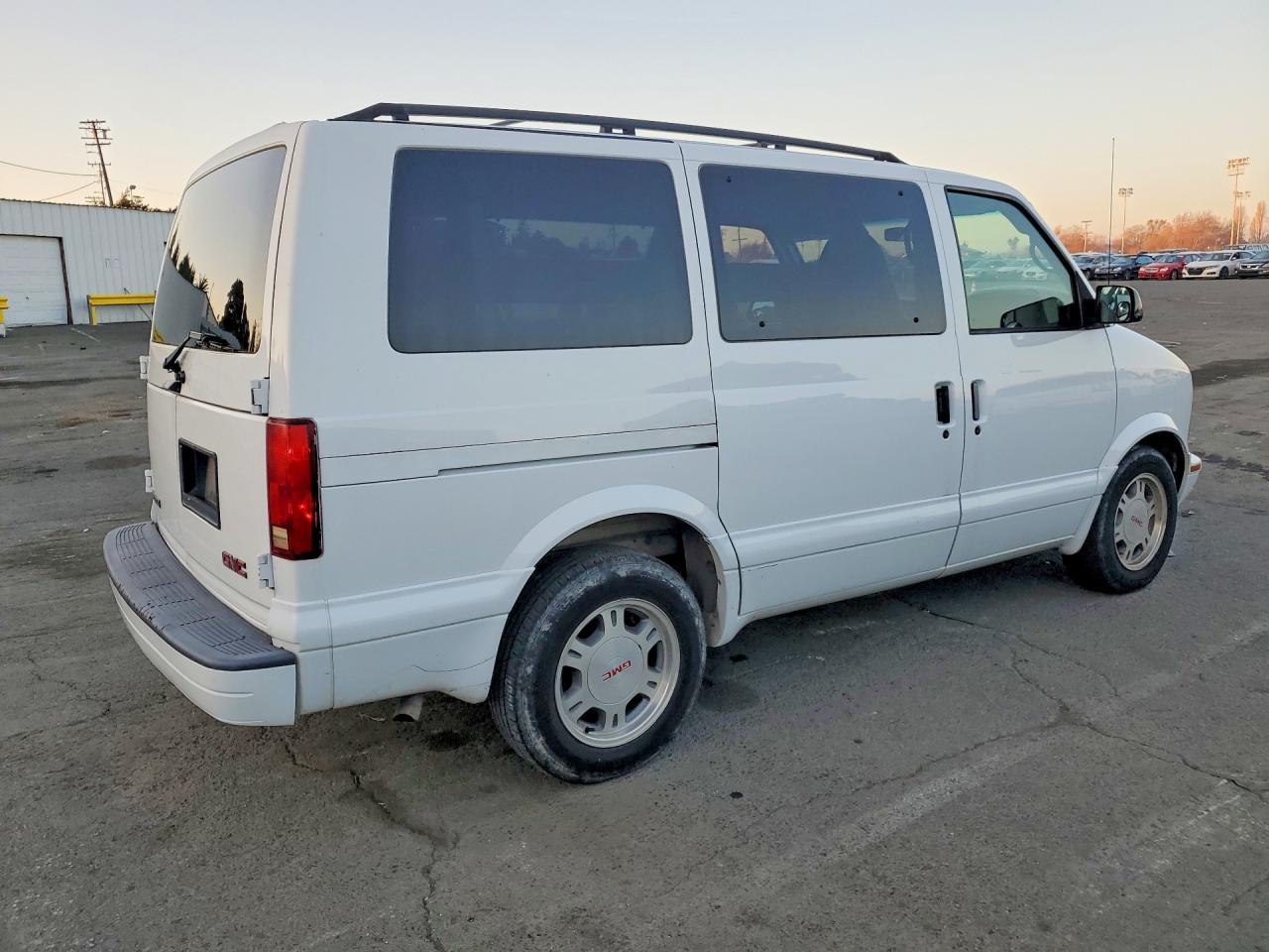 2003 GMC Safari - Фото 3