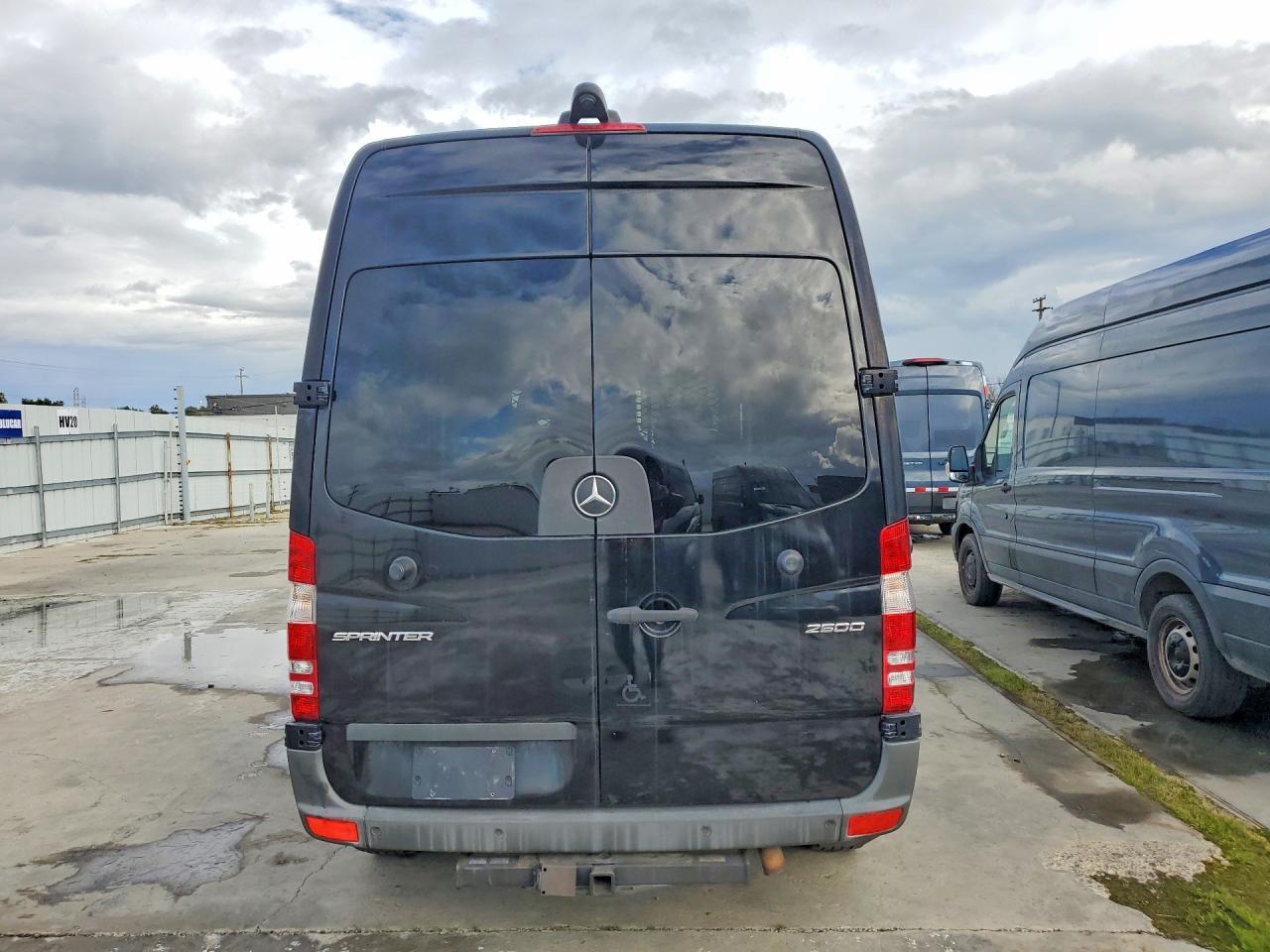 2017 Mercedes-Benz Sprinter 2500 - Фото 6