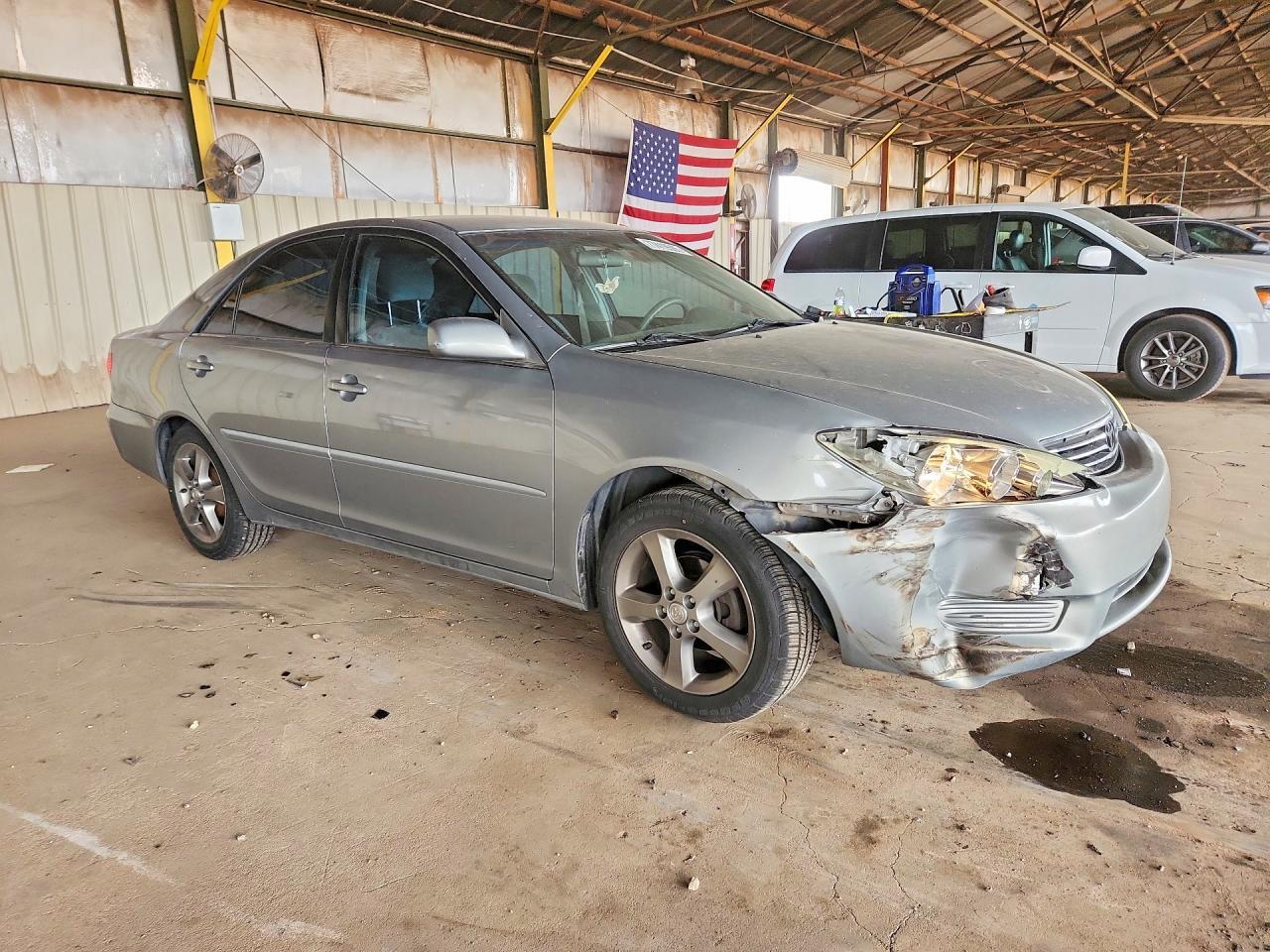 2005 Toyota Camry Le - Image 4