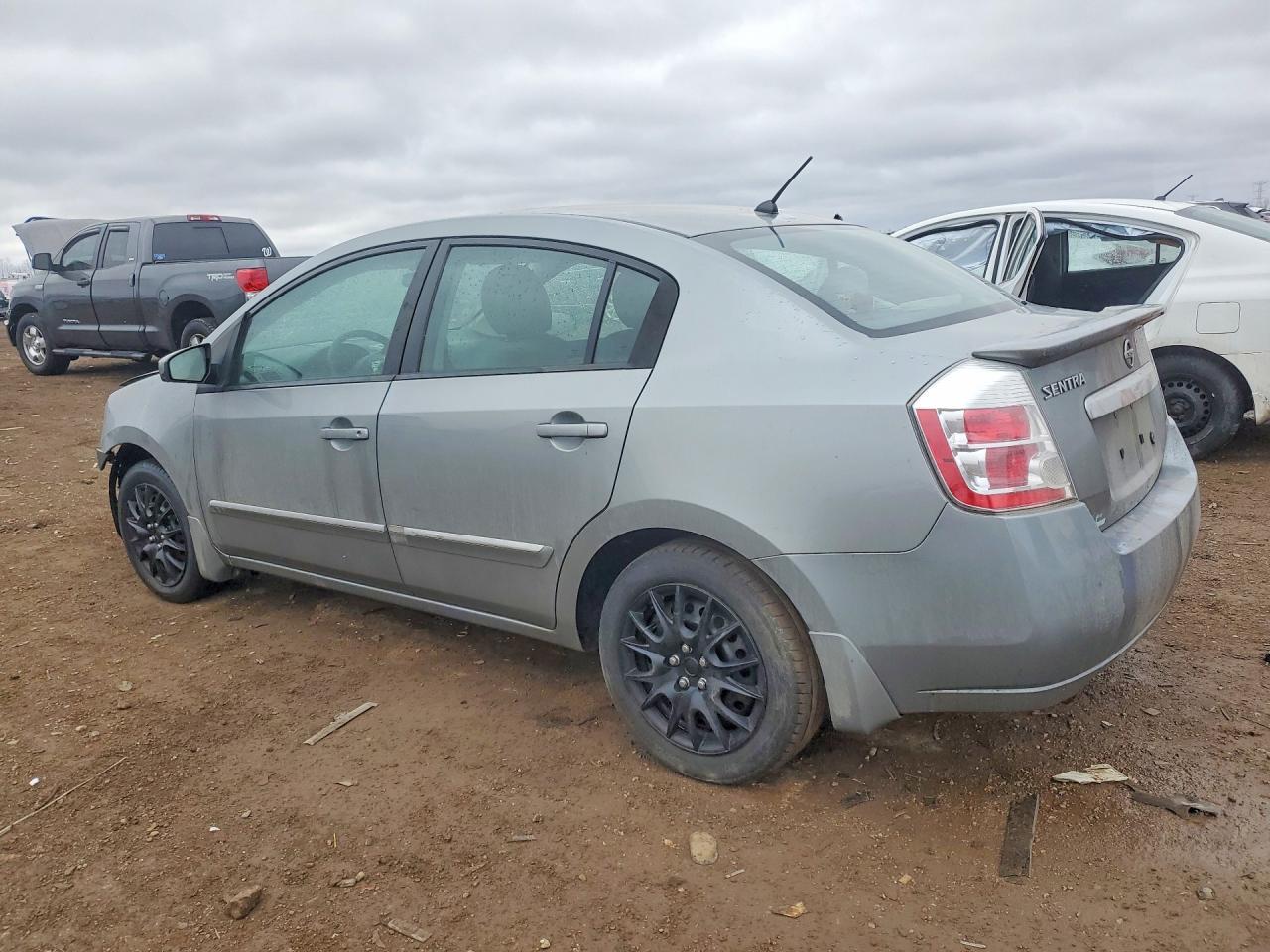 2011 Nissan Sentra 2.0 - Фото 2
