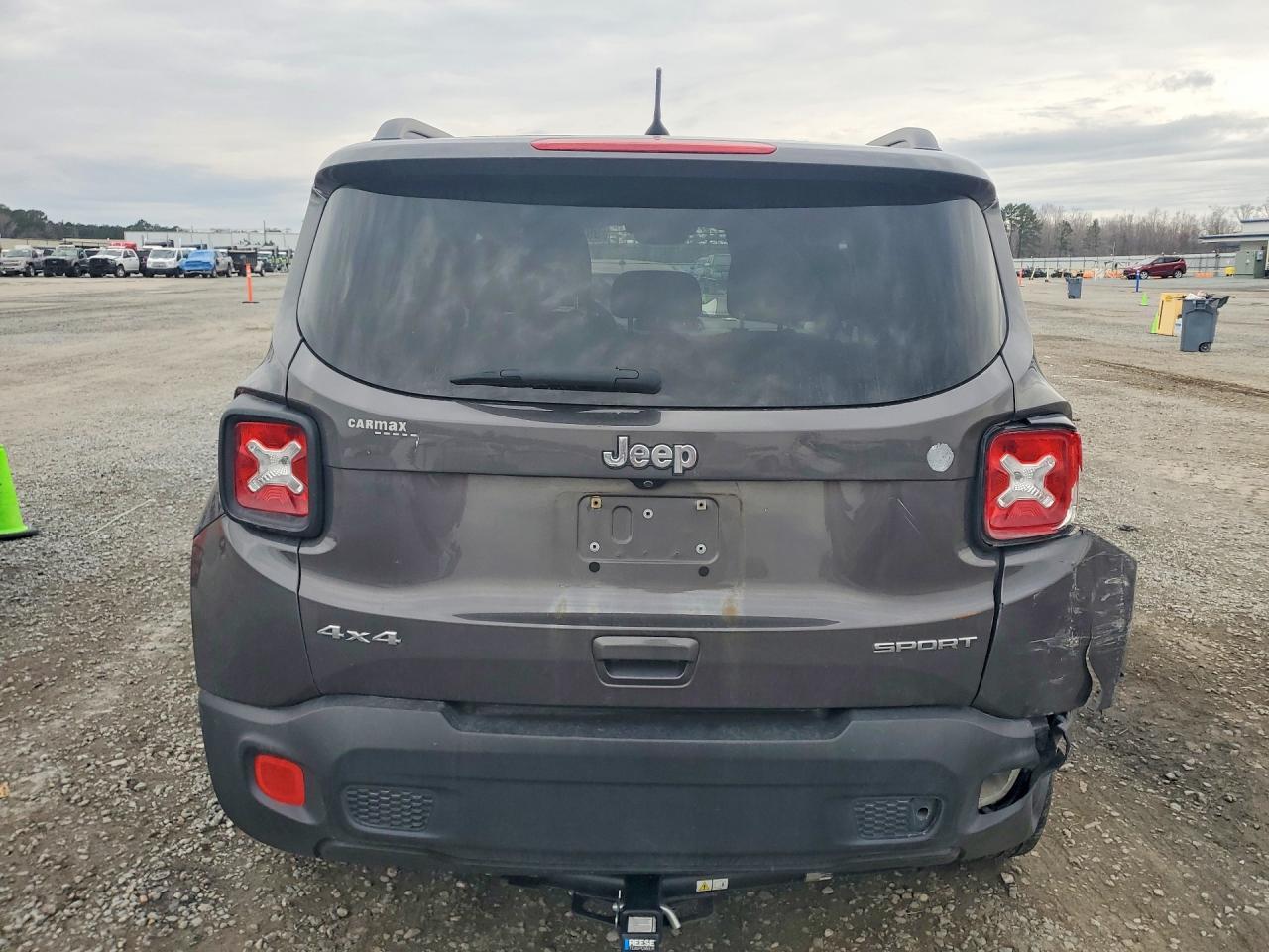 2018 Jeep Renegade S - Image 6