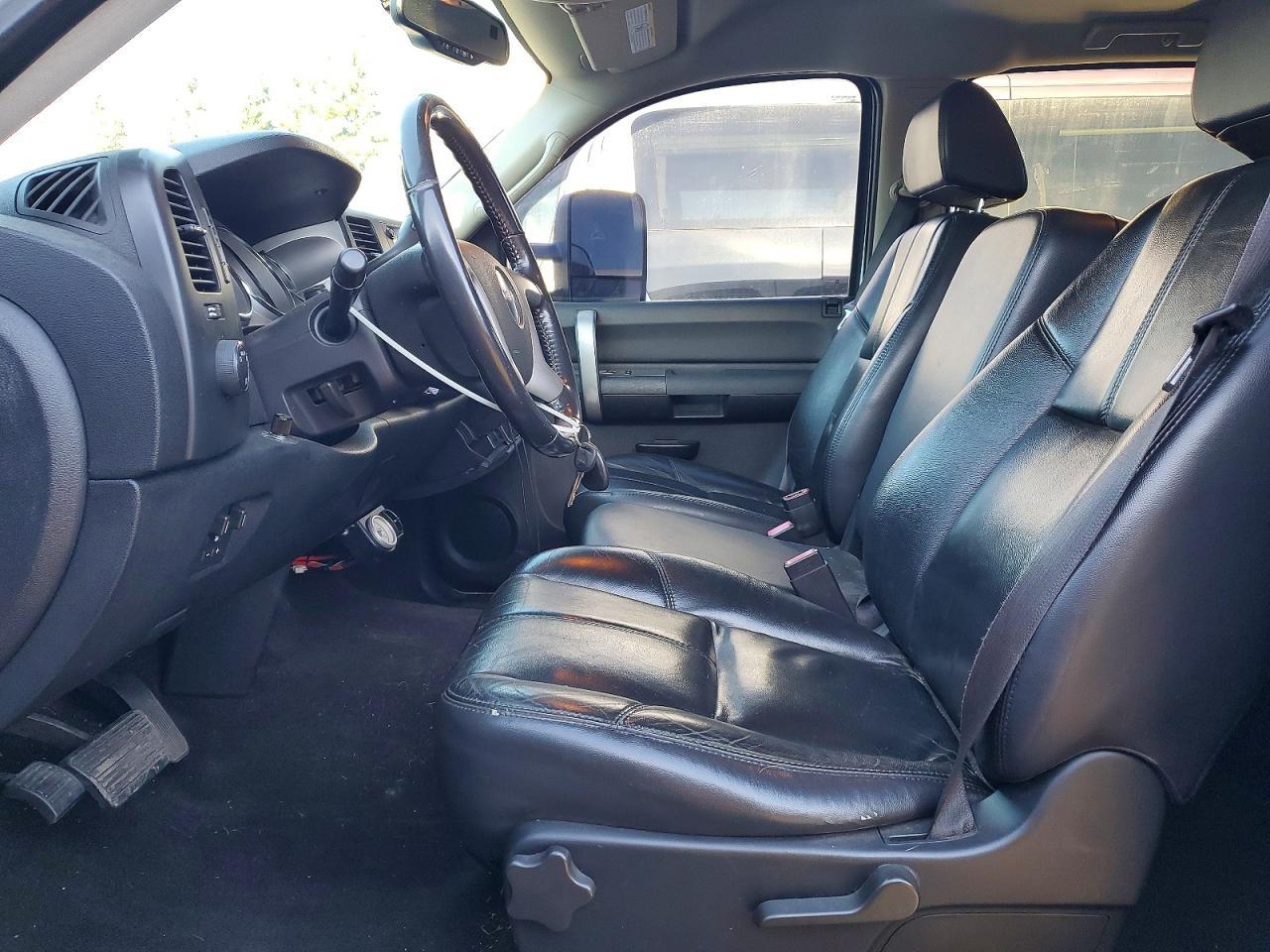 2007 GMC Sierra K2500 Heavy Duty - Image 7