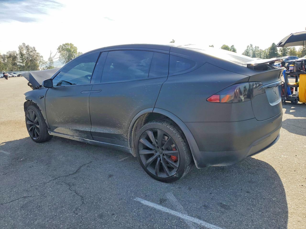 2020 Tesla Model X - Фото 2