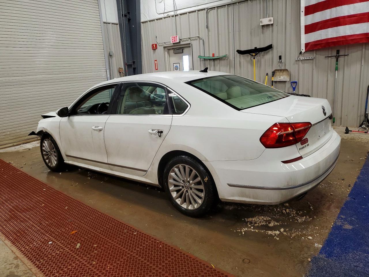 2016 Volkswagen Passat Se - Image 2