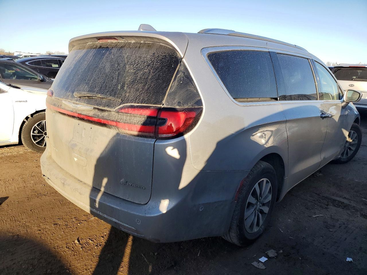 2021 Chrysler Pacifica Hybrid Touring L - Фото 3