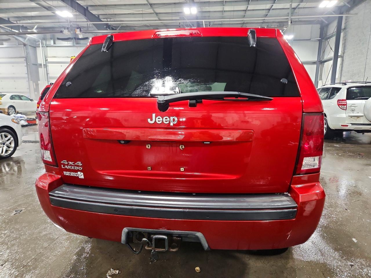 2010 Jeep Grand Cherokee Laredo - Image 6